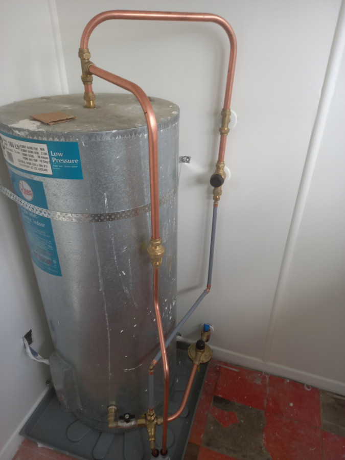 Hot water cylinder install