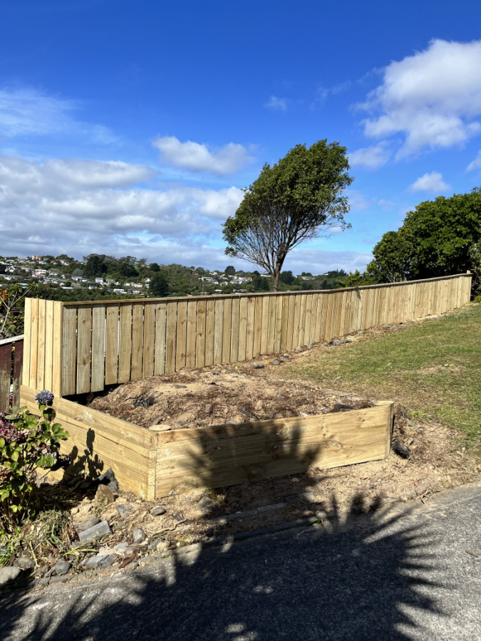 Fence and retaining