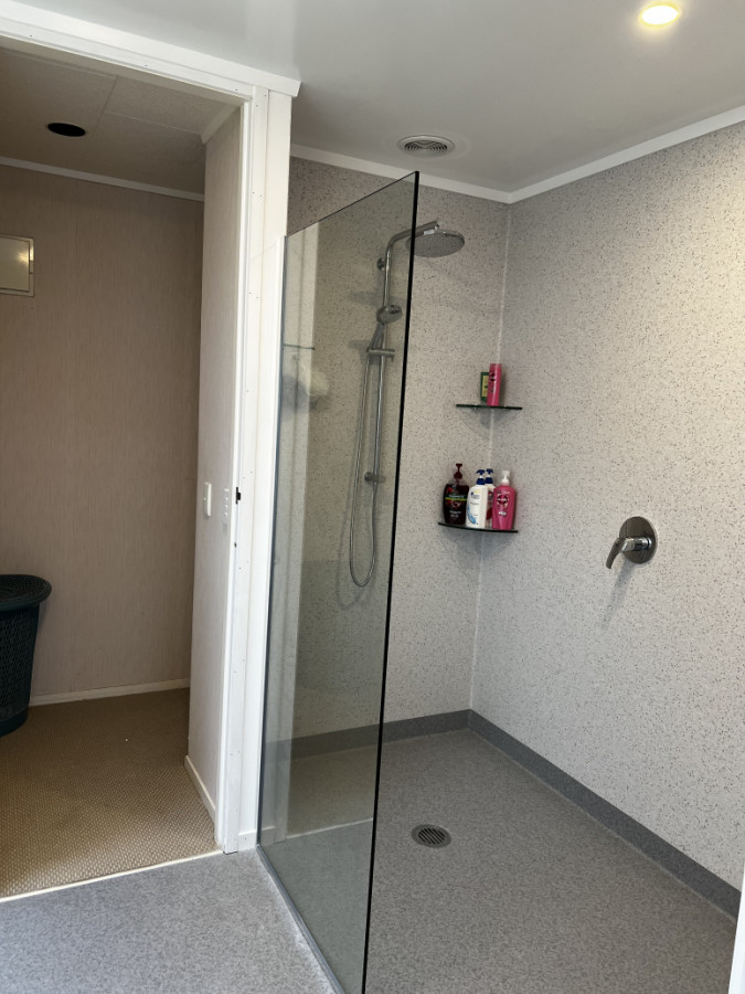 New wet floor shower and glass screen