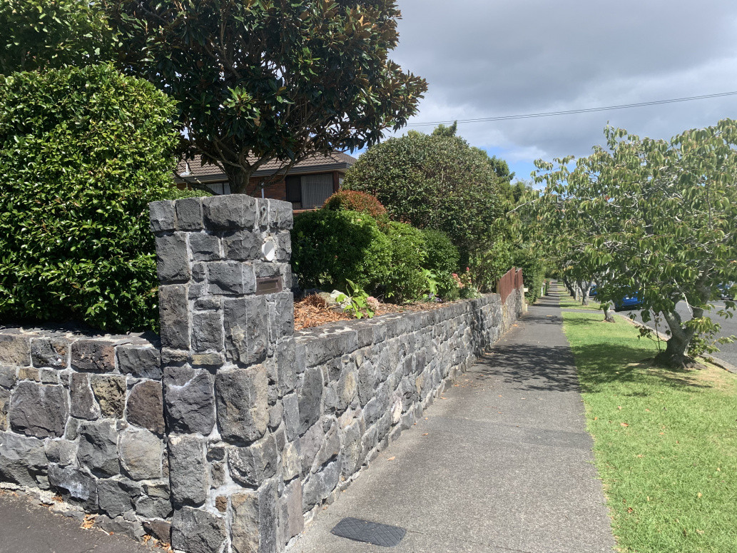 Stone fence Builderscrack