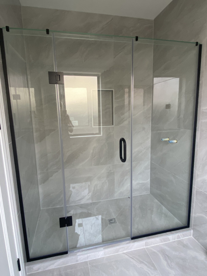 Frameless glass showers