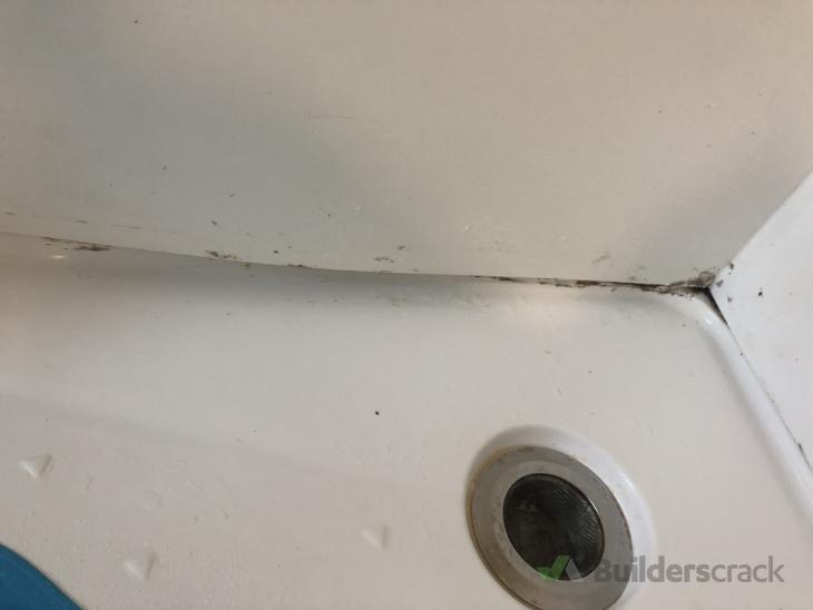 Shower gap at side ( 756135) Builderscrack