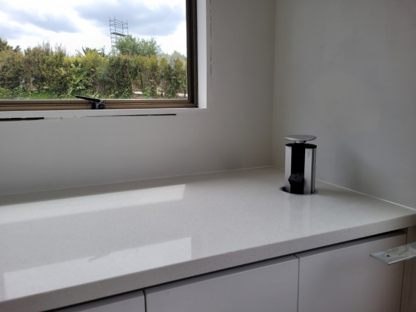 Snowdrift (satin) front & Quartz Stone Benchtop