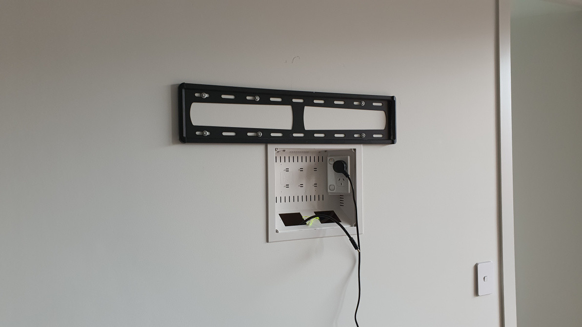 Mediahub and TV bracket install