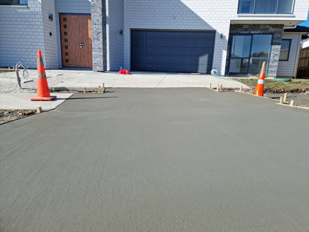 Concrete driveway and footpath Builderscrack
