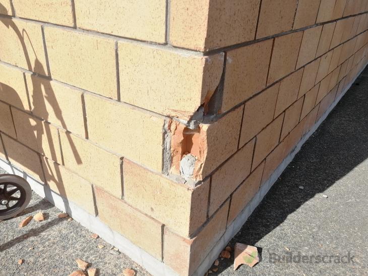 Replace new bricks for broken wall ( 763901) Builderscrack