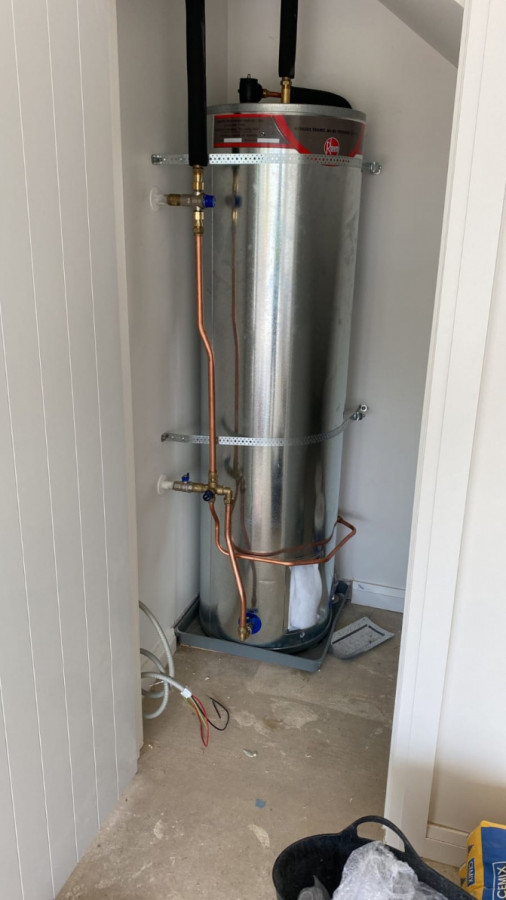 Main pressure hot water cylinder