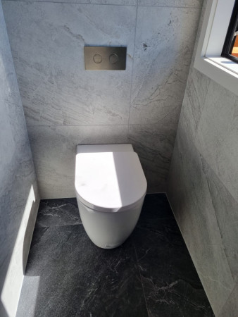 Special inbuilt wall toilet