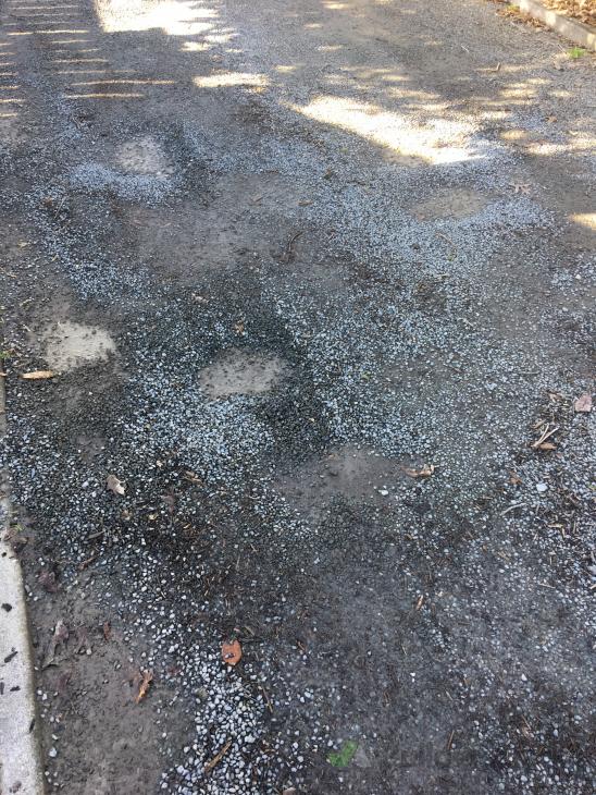 Fixing potholes in gravel driveway ( 766942) Builderscrack
