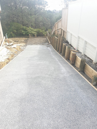 CONCRETE DRIVEWAY