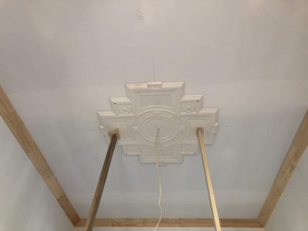 Eye catching plaster moulding in the hallway
