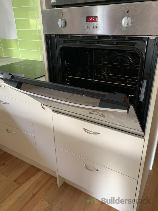 Oven door doesn't stay closed, falls open ( 769389) Builderscrack