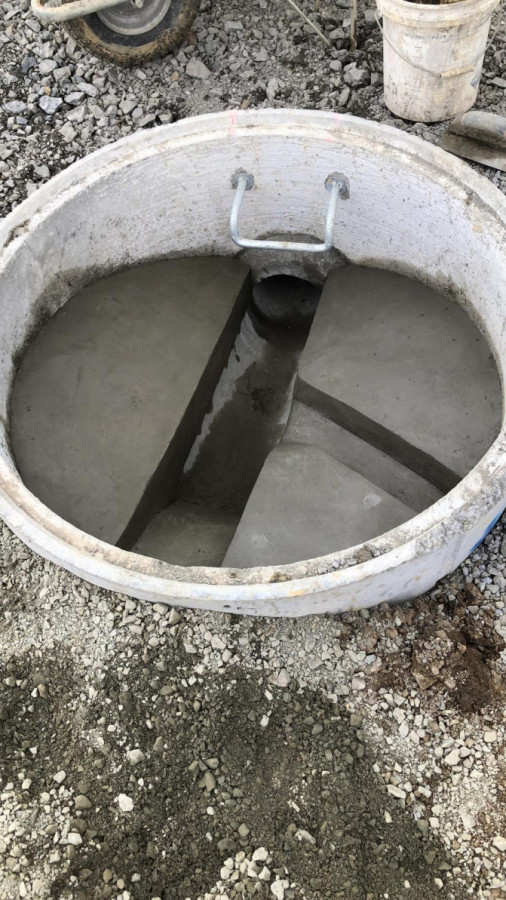 Sewer manhole benching