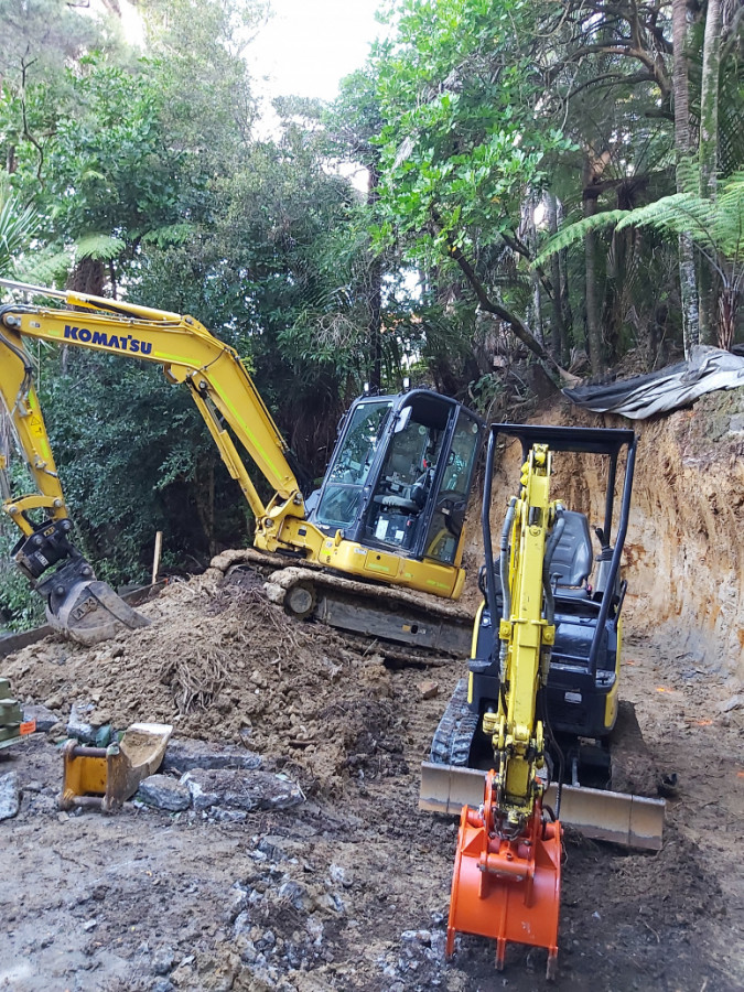 2 & 5 Tonne machines at work