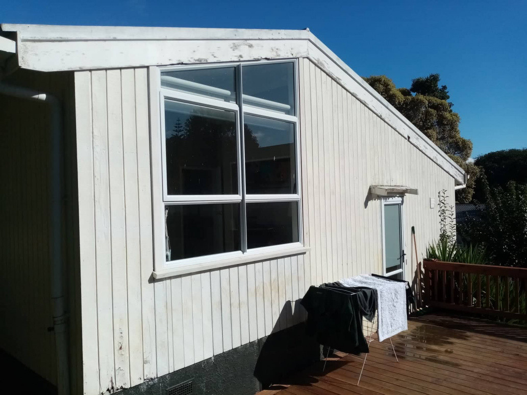 Rot damages around window due to no scribers, and 10mm silicone bead around door