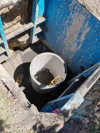 4.2m manhole install, Blockhouse bay