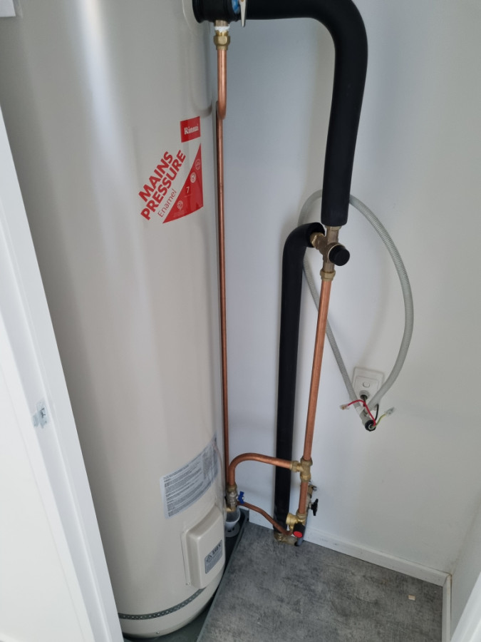 Transition from low pressure to mains.
