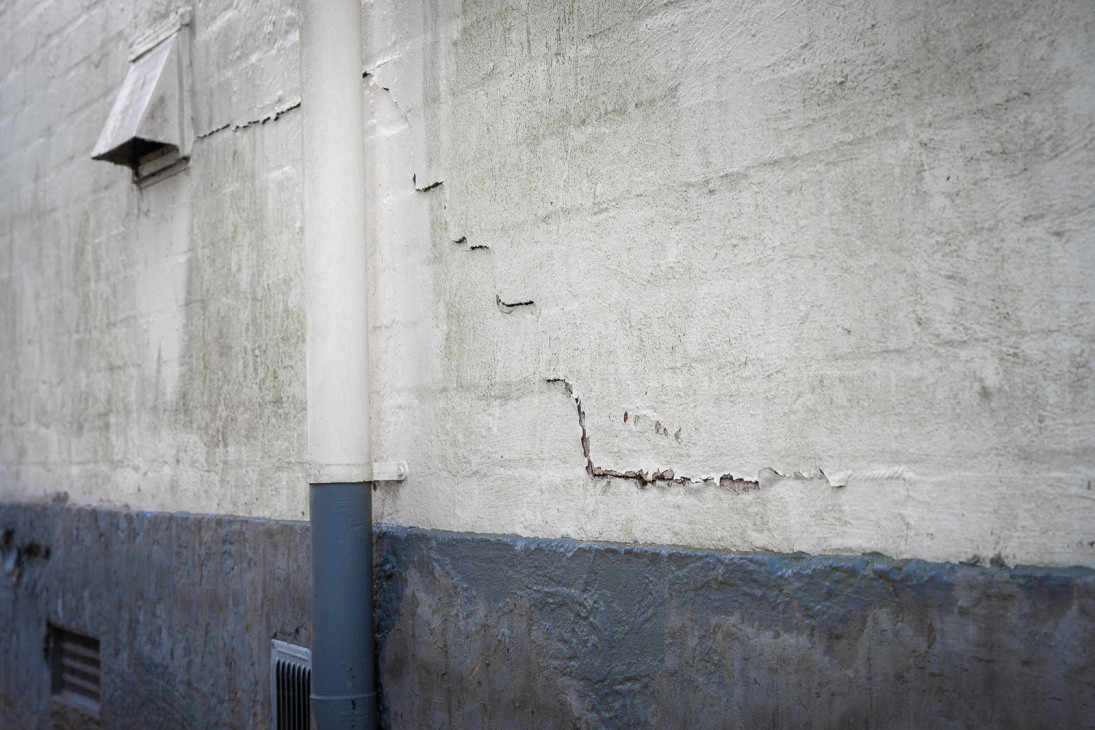 Staircase crack repair