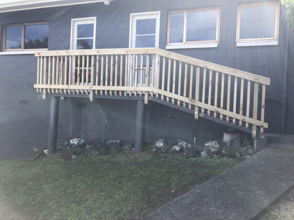 Quick turn around for the clients left them with a new and improved balustrade!