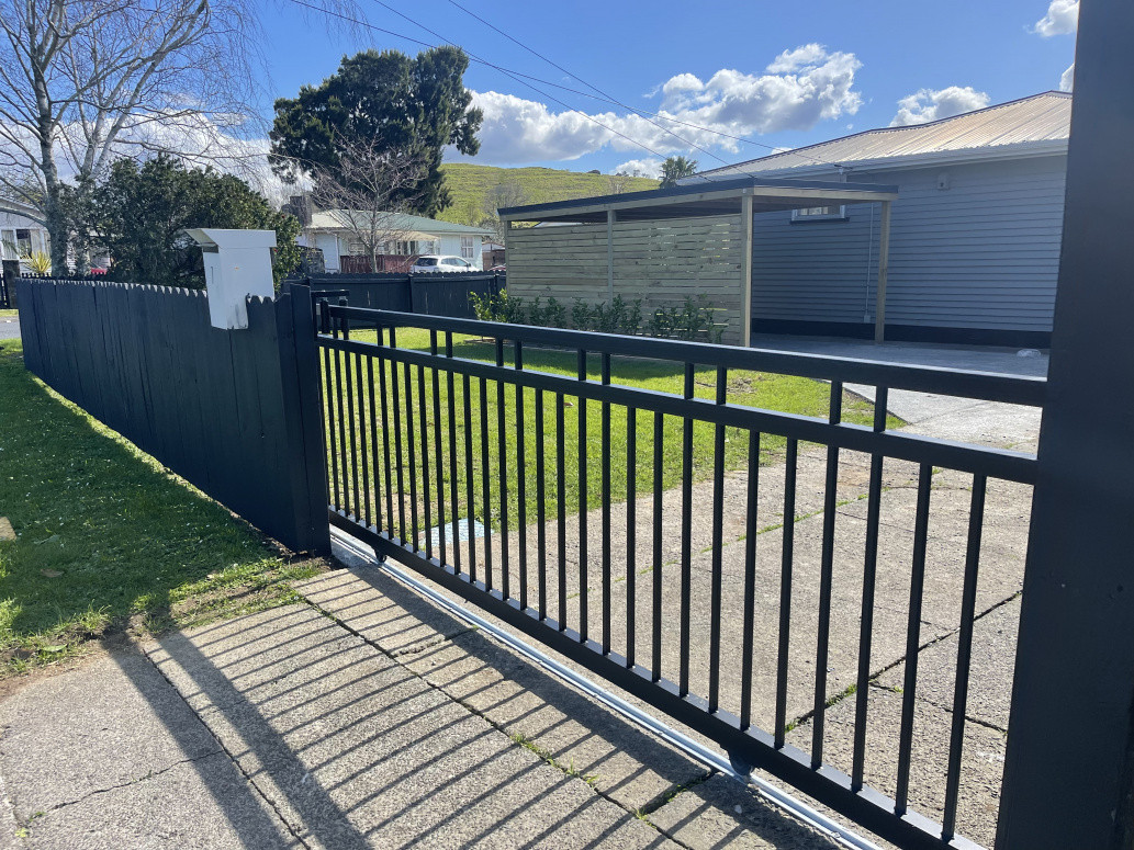 New 1.2m height sliding gate