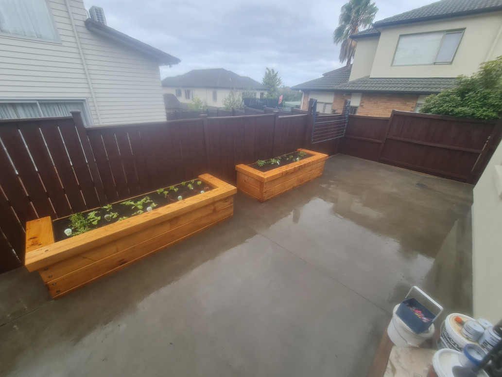 Macrocarpa Gaden Beds and Black Oxide Concrete Pad