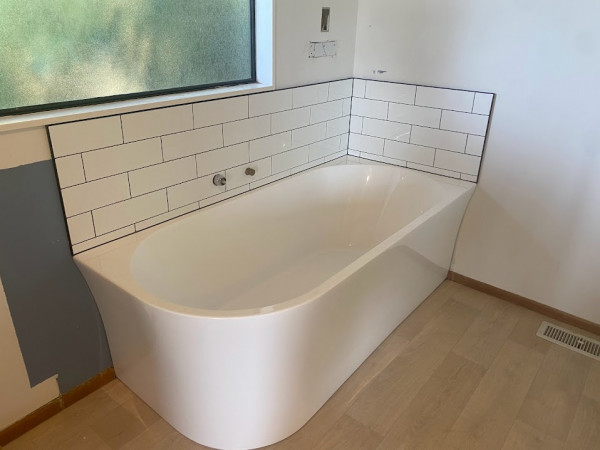 100*300 White Gloss Brick Pattern Bath