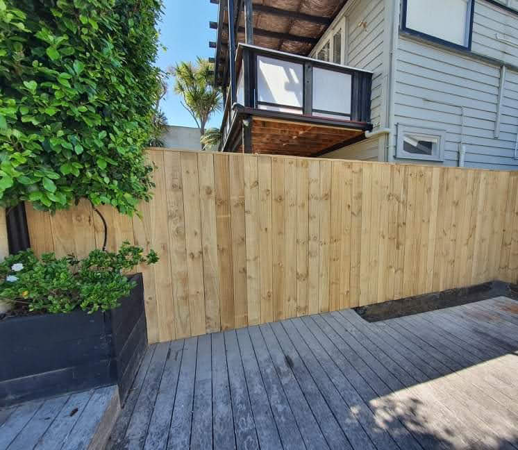 Ponsonby -Remove and replace existing fence.