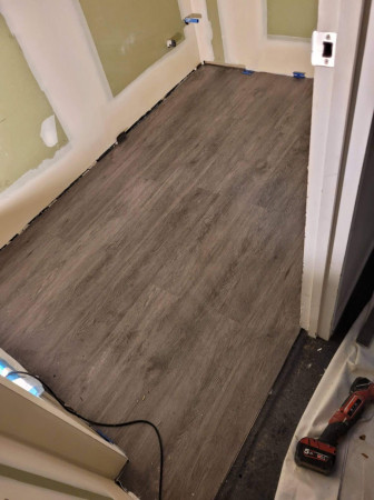 Laminated vinyl flooring