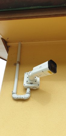 UNV Bullet cam with conduit