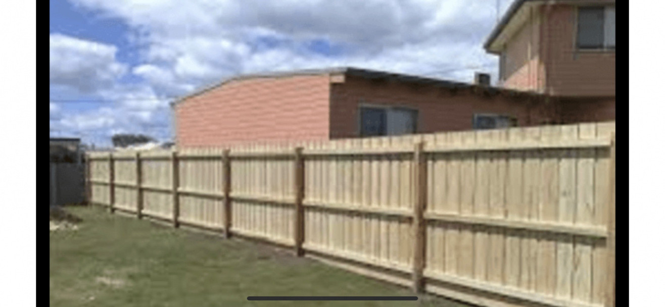 Standard 1.8m timber boundary fence