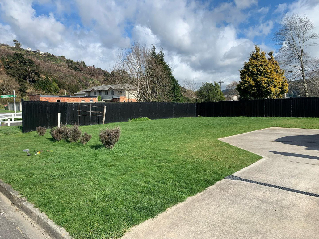 Upper Hutt Pool style fence install Builderscrack