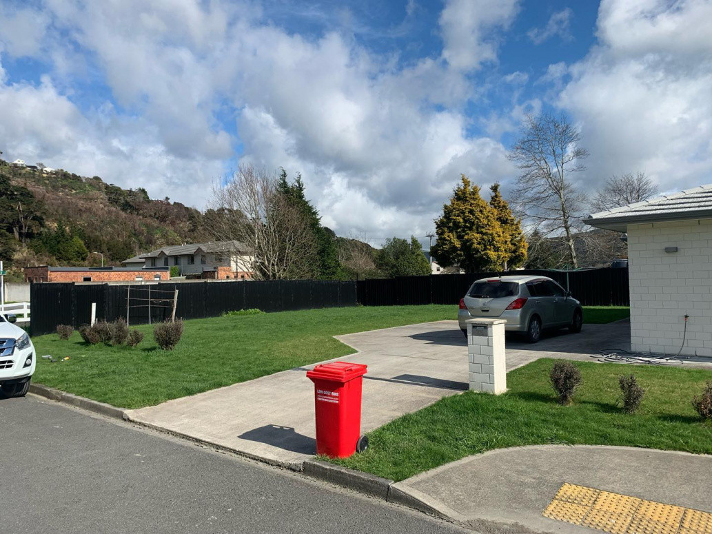 Upper Hutt Pool style fence install Builderscrack