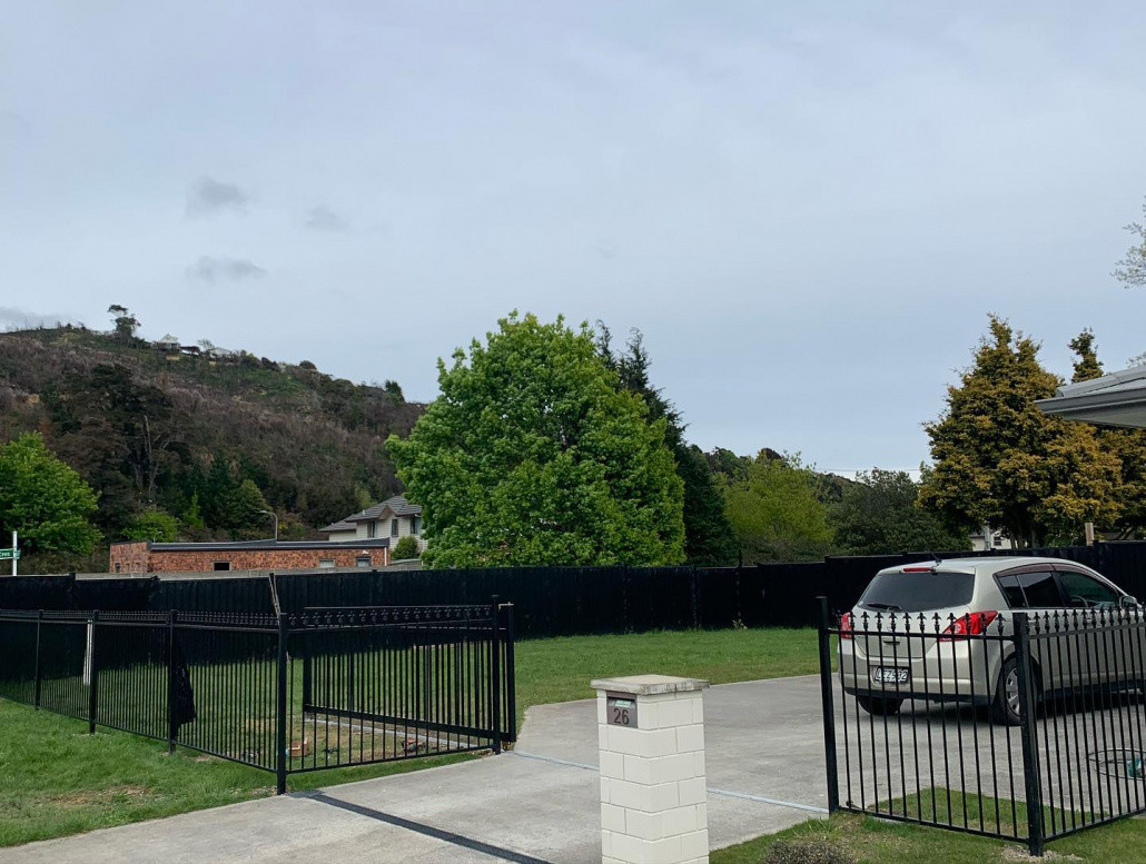 Upper Hutt Pool style fence install Builderscrack