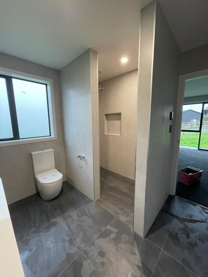 600x600 tiles /walk-in shower