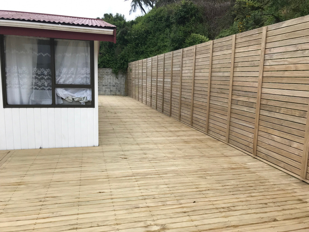 New Fence with 130sqm New Decking
