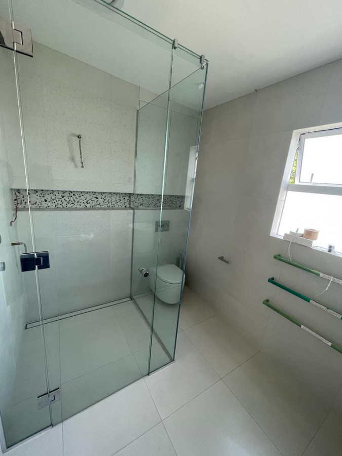 600/600 tiles feature recess/mitred cornes