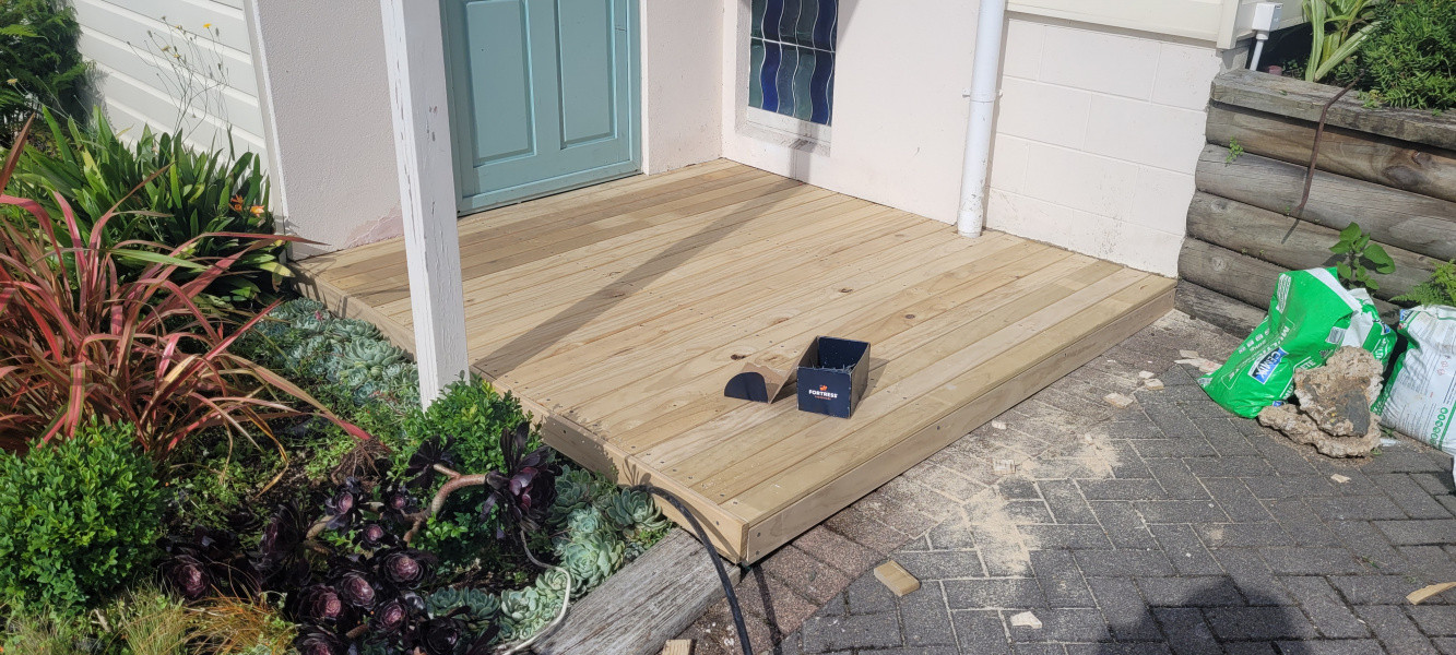 front door landing Builderscrack