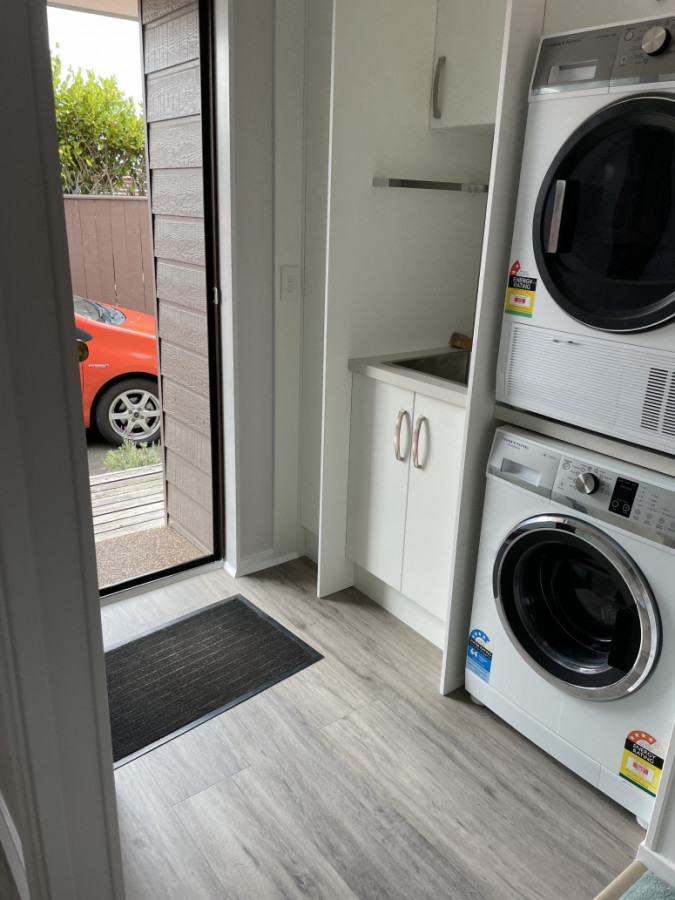 Small Laundry,bathroom and toilet renovation tidy up | Builderscrack
