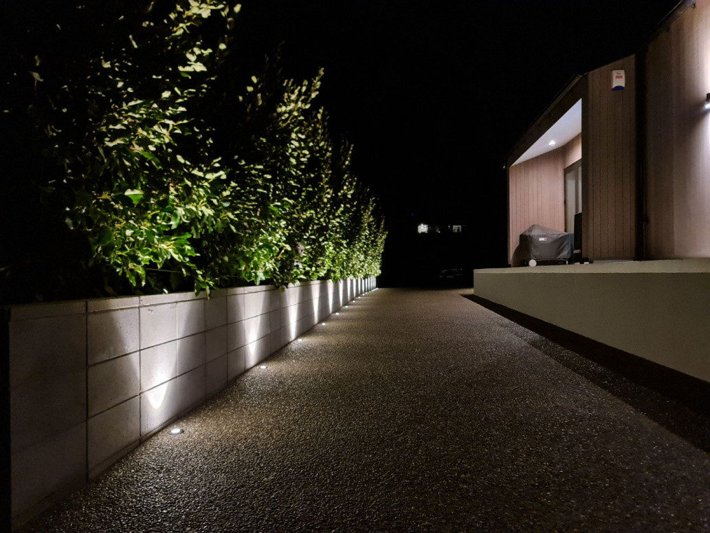 Drive way lights bring elegance to any entrance