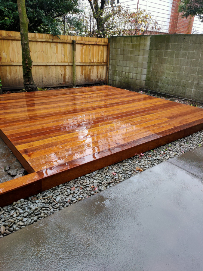 Kwila Deck with side planting space
