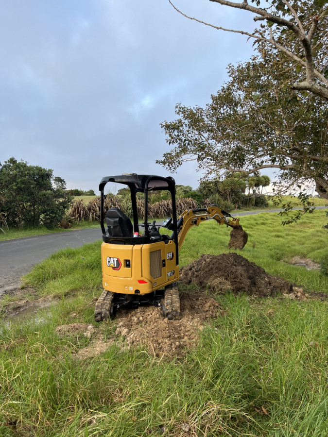 My 1.7T digger getting dirty digging drainage