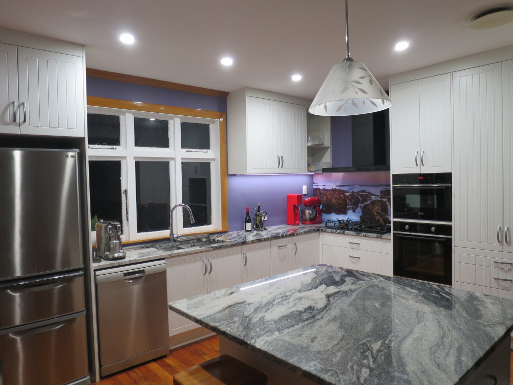 New dimmer controlled LED downlights, LED strip light and pendant provide bright, attractive and versatile kitchen lighting.