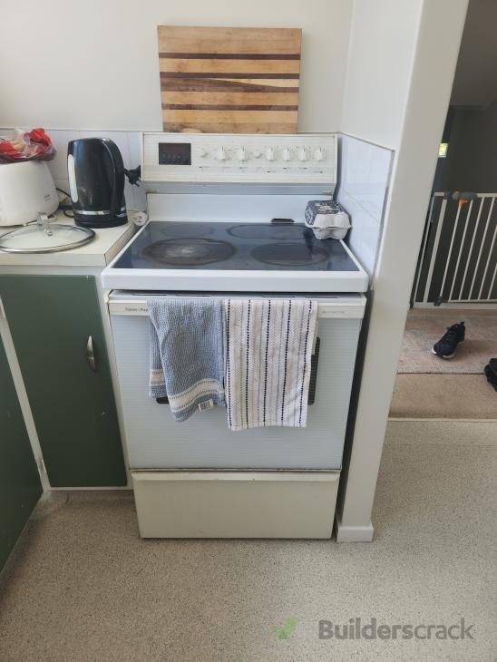 ELECTRICIAN needed remove oven ( 825291) Builderscrack