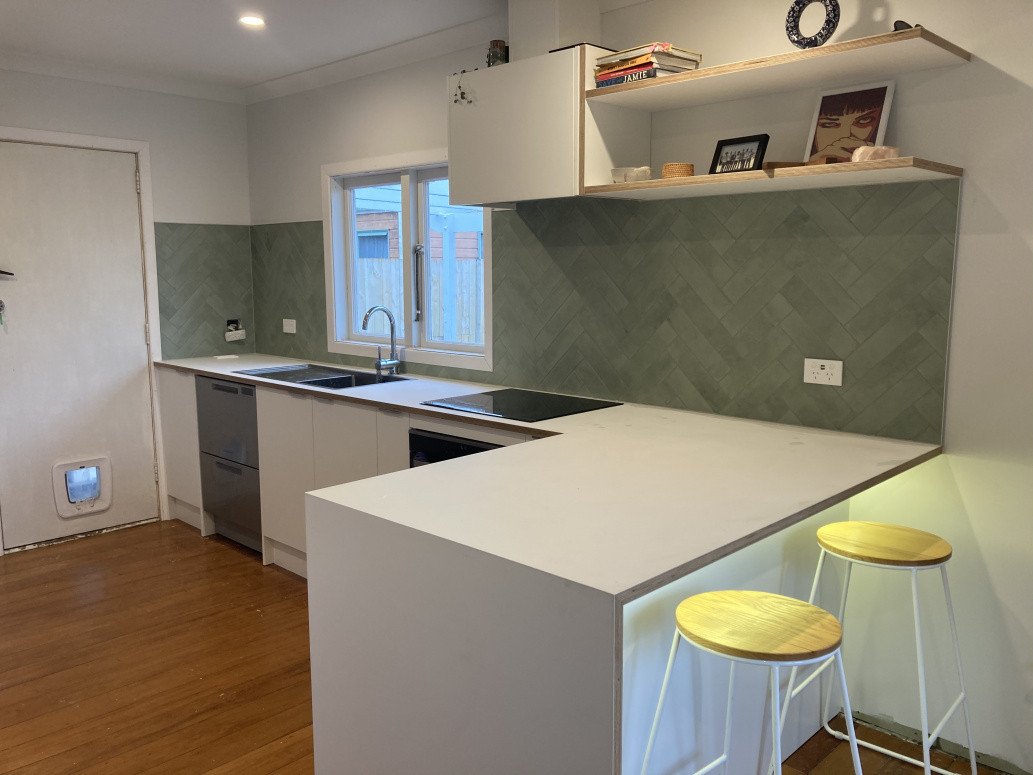 Textured Matt green 75x300mm  single stack herringbone.