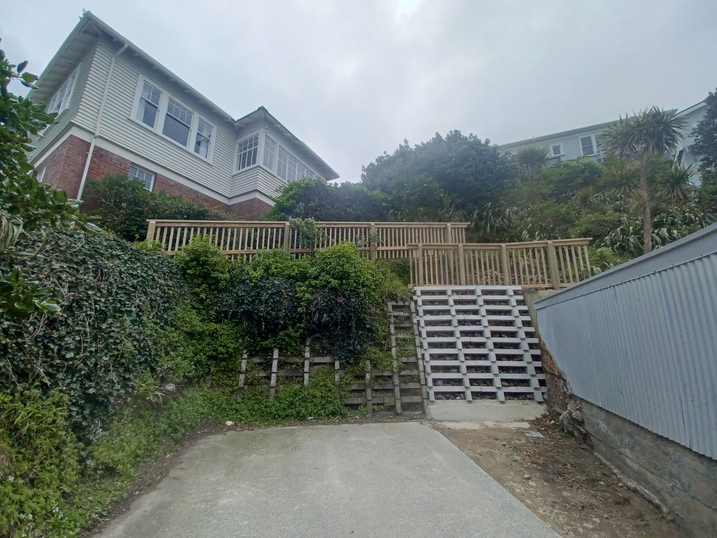Balustrade.