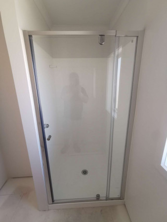 Alcove shower box