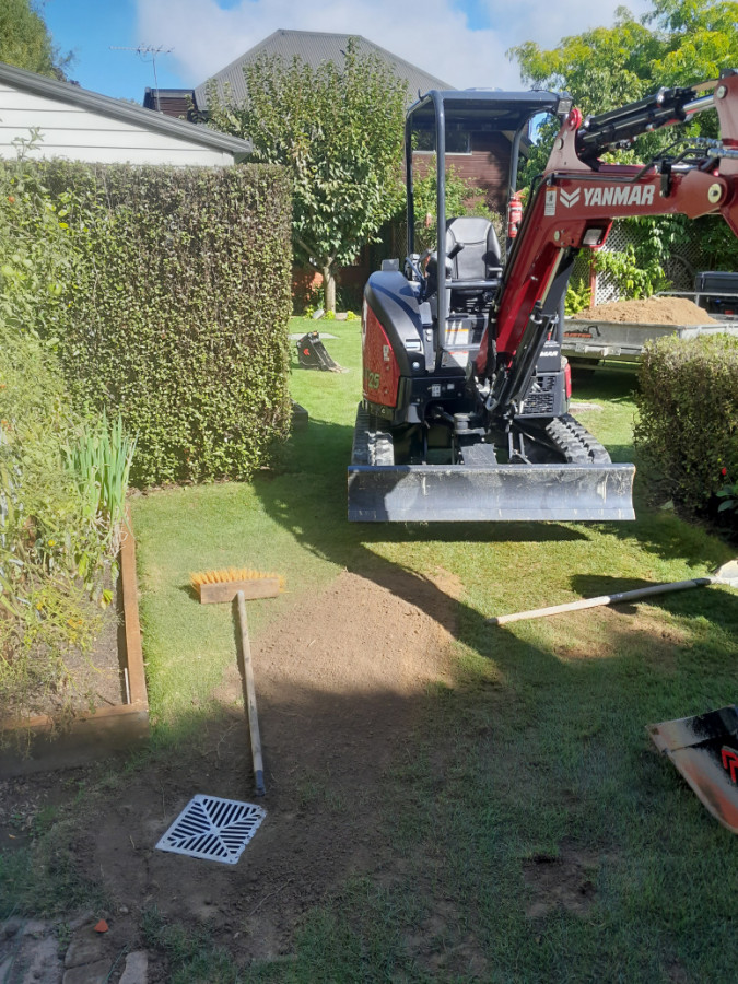 Small digger jobs Builderscrack