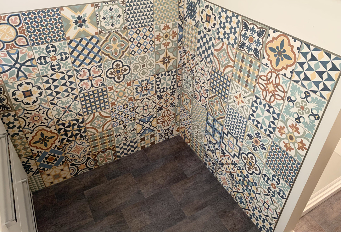 Tiles around vanity