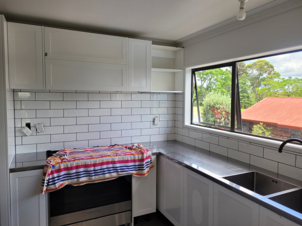 white glossy subway tiles