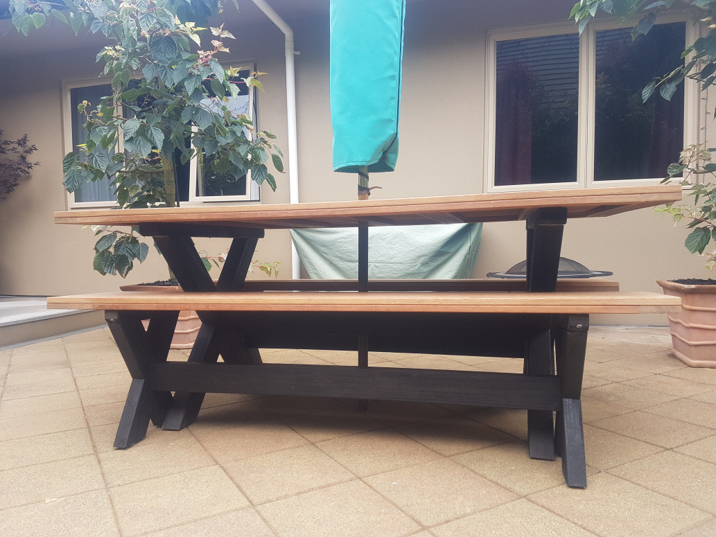 Outdoor Kwila Table and Benches Builderscrack